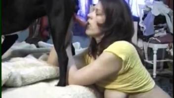 Horny babe gleefully blows a big-dicked doggo