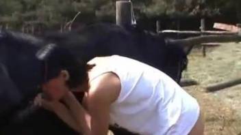 Brunette chick throats giant horse dick in outdoor